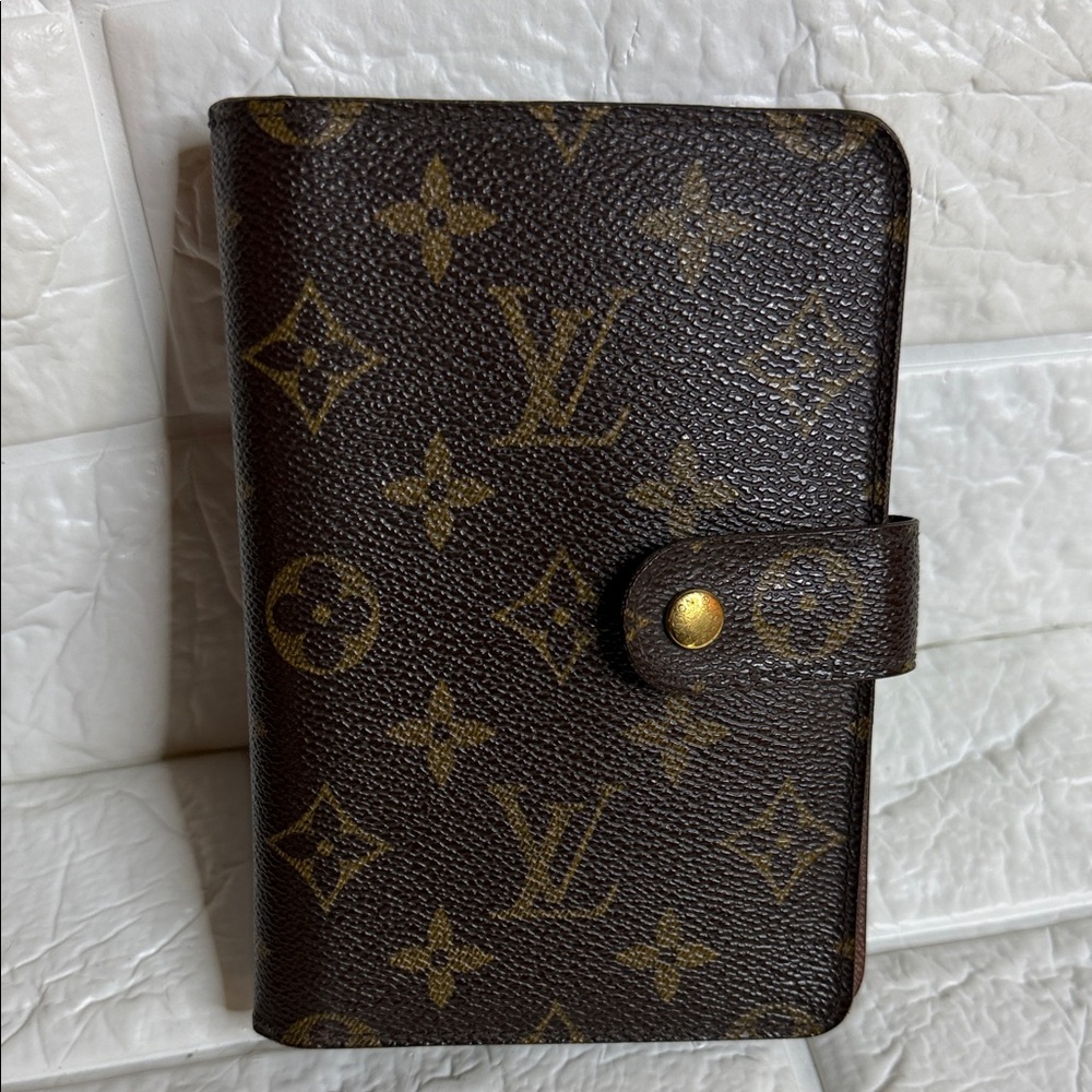 Louis Vuitton Brown Monogram Wallet with 5 card slots. Zipper compartment.